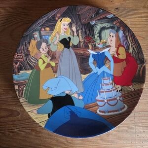 Disney Sleeping Beauty Decorative Plate with Princess Aurora Scene